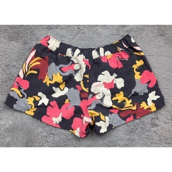 Patagonia barely baggies in charcoal grey/floral camo - Picture 6 of 8